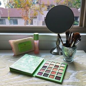 Pixi Ultimate Beauty Kit Eyeshadow Blush Contour Palette